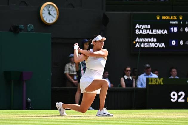 Wimbledon - Semi Final Round Amanda Anisimova (USA) during her semi final round match at the 2025 Wimbledon Championships at the AELTC in London, GREAT BRITAIN, on July 10, 2025. Photo by Corinne Dubreuil ABACAPRESS.COM London United Kingdom  Copyright: xDubreuilxCorinne ABACAx