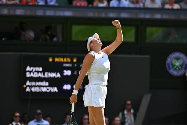 Wimbledon - Semi Final Round Amanda Anisimova (USA) during her semi final round match at the 2025 Wimbledon Championships at the AELTC in London, GREAT BRITAIN, on July 10, 2025. Photo by Corinne Dubreuil ABACAPRESS.COM London United Kingdom  Copyright: xDubreuilxCorinne ABACAx
