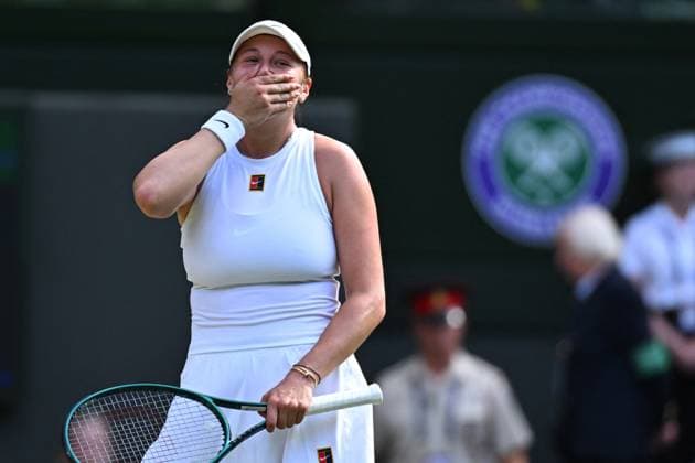Wimbledon - Semi Final Round Amanda Anisimova (USA) during her semi final round match at the 2025 Wimbledon Championships at the AELTC in London, GREAT BRITAIN, on July 10, 2025. Photo by Corinne Dubreuil ABACAPRESS.COM London United Kingdom  Copyright: xDubreuilxCorinne ABACAx