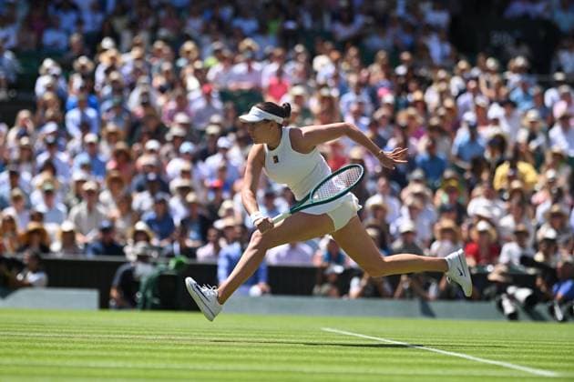 Wimbledon - Semi Final Round Amanda Anisimova (USA) during her semi final round match at the 2025 Wimbledon Championships at the AELTC in London, GREAT BRITAIN, on July 10, 2025. Photo by Corinne Dubreuil ABACAPRESS.COM London United Kingdom  Copyright: xDubreuilxCorinne ABACAx