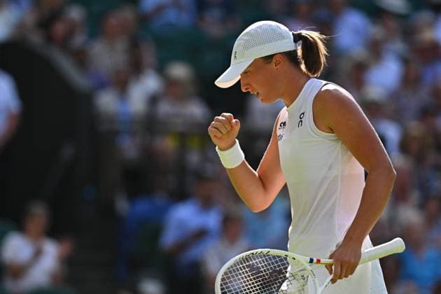 Wimbledon - Semi Final Round Iga Swiatek (POL) during her semi final round match at the 2025 Wimbledon Championships at the AELTC in London, GREAT BRITAIN, on July 10, 2025. Photo by Corinne Dubreuil ABACAPRESS.COM London United Kingdom  Copyright: xDubreuilxCorinne ABACAx