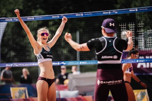 Beach volleyball women Allianz German Beach Tour 2025 Tourstop Munich 10 07 2025 f l Nele Barber and Melanie Gernert cheer Munich Central University Sports Munich Bavaria Germany