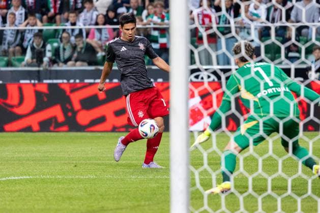 Legia Warszawa - Aktobe FK 10.07..2025 football, Warsaw, UEFA European League qualification (pilka nozna eliminacje Liga Europy) game Legia Warszawa - Aktobe FK image shows Oralkhan Omirtaev goal disallowed canceled photo Katarazyna Plewczynska Fotostyk Copyright: xKatarzynaxPlewczynska Fotostykx 20250710FCTKP047