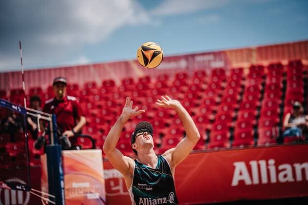 Beach volleyball men Allianz German Beach Tour 2025 Tourstop Munich 10 07 2025 Serve by Tristan Fröbel Munich Central University Sports Munich Bavaria Germany