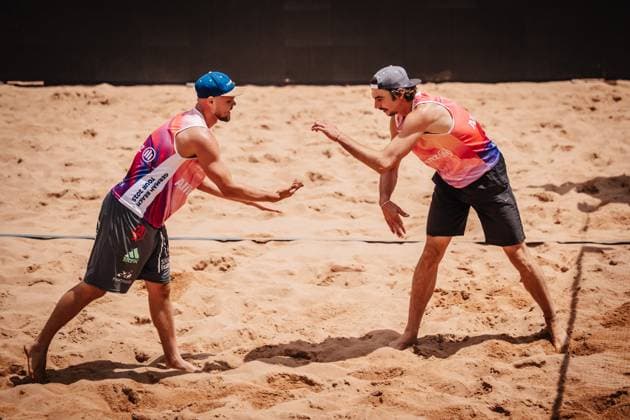Beach volleyball men Allianz German Beach Tour 2025 Tourstop Munich 10 07 2025 f l Sebastian Burgis and Jannik Kühlborn clap Munich Central University Sports Munich Bavaria Germany