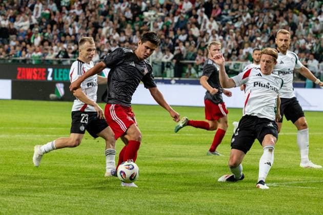 Legia Warszawa - Aktobe FK 10.07..2025 football, Warsaw, UEFA European League qualification (pilka nozna eliminacje Liga Europy) game Legia Warszawa - Aktobe FK image shows Patryk Kun (L) Oralkhan Omirtaev (2L) Radovan Pankov (2R) Rafal Augustyniak (R) photo Katarzyna Plewczynska Fotostyk Copyright: xKatarzynaxPlewczynska Fotostykx 20250710FCTKP155