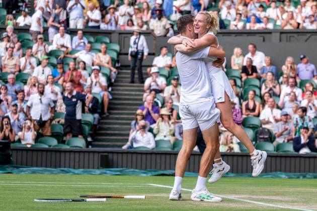 Sam Verbeek and Katerina Siniakova celebrate after winning the Wimbledon 2025 Mixed Doubles Final tennis match between Sam Verbeek & Katerina Siniakova v Luisa Stefani & Joe Salisbury at the All England Tennis Club in London, England. (Richard Callis Sports Press Photo SPP) Copyright: xRichardxCallis SportsxPressxPhotox xSPPx spp-en-RiCaPrPh-SPP25_richie_100725-1470720