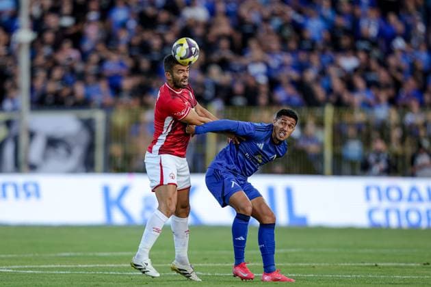 Football - UEFA Europa League - First qualifying round - Leg 1 - PFC Levski - FC Hapoel Beer Sheva - 10.07.2025 Miguel Vitor of Hapoel Beer Sheva fights for the ball during UEFA Europa League s first qualifying rounds 1st leg between PFC Levski and FC Hapoel Beer Sheva Bulgaria Copyright: xYulianxTodorovx