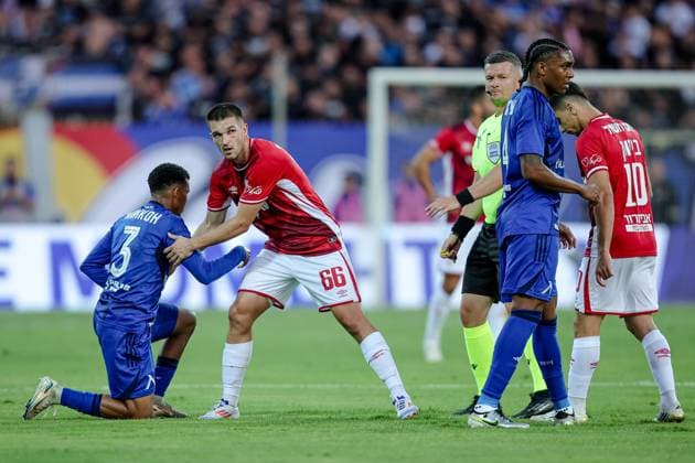 Football - UEFA Europa League - First qualifying round - Leg 1 - PFC Levski - FC Hapoel Beer Sheva - 10.07.2025 Igor Zlatanovic of Hapoel Beer Sheva shows fair play towards Maicon dos Santos of PFC Levski during UEFA Europa League s first qualifying rounds 1st leg between PFC Levski and FC Hapoel Beer Sheva Bulgaria Copyright: xYulianxTodorovx