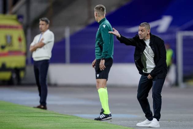 Football - UEFA Europa League - First qualifying round - Leg 1 - PFC Levski - FC Hapoel Beer Sheva - 10.07.2025 Ran Kozuch shouts instructions during UEFA Europa League s first qualifying rounds 1st leg between PFC Levski and FC Hapoel Beer Sheva Bulgaria Copyright: xYulianxTodorovx