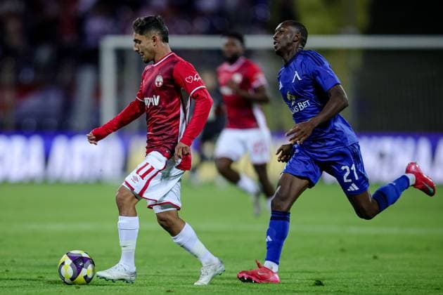 Football - UEFA Europa League - First qualifying round - Leg 1 - PFC Levski - FC Hapoel Beer Sheva - 10.07.2025 Amir Ganah of Hapoel Beer Sheva defending the ball against Aldair Neves of PFC Levski during UEFA Europa League s first qualifying rounds 1st leg between PFC Levski and FC Hapoel Beer Sheva Bulgaria Copyright: xYulianxTodorovx