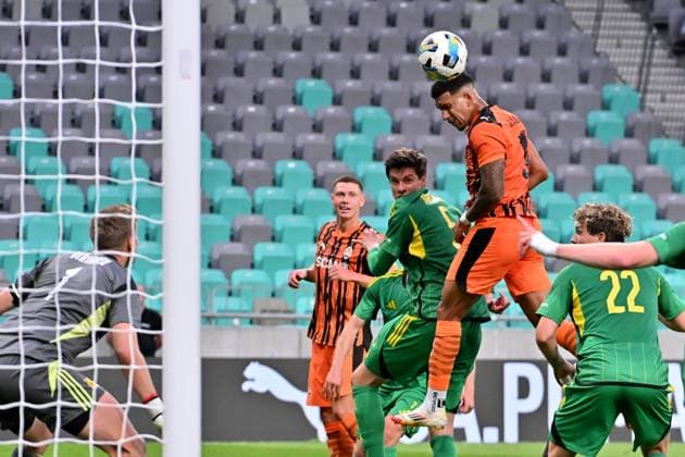 Ljubljana, Slovenia, July 10th 2025: Kaua Elias Nogueira of Shakhtar (2R) in action and score during the UEFA Europa League, First qualifying round, 1st leg, match between Shakhtar Donetsk (Ukraine) and Ilves Tampere (Finland) at Stadium Stozice, Ljubljana, Slovenia. (Igor Kupljenik SPP) Copyright: xIgorxKupljenikx xSPPx SPP_1006018