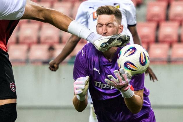 250710 Goalkeeper Ziga Frelih of Spartak Trnava get Silas Andersen of Häcken leg in the face during the UEFA Europa League qualifier football match between Spartak Trnava and Häcken on July 10, 2025 in Trnava Photo Mathilda Schuler BILDBYRAN kod MA MA0843 fotboll football soccer fotball uefa europa league europa league spartak trnava häcken bbeng  Copyright: MATHILDAxSCHULER BB250710MA149
