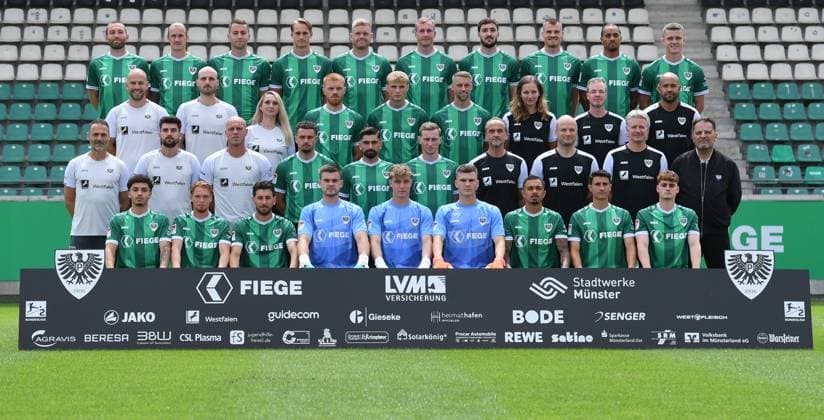 SC Preußen Münster 2 BL, Porträttermin 2025 2026, Team photo Top from left Rico Preißinger, Marvin Schulz, Torge Paetow, Oscar Vilhelmsson, Lars Lokotsch, Simon Scherder, Marcel Benger, Niko Koulis, Etienne Amenyido, Jano ter Horst 3 row from left Tim Geidies Athletic trainer , Jonas Imkamp Co-Trainer Analysis , Andrea Spittler Supervisor , Mikkel Kirkeskov, Marvin Benjamins, Marc Lorenz, Kira Loose Physiotherapist , Matthias Sieme Physiotherapist Rehab Coach , Dennis Sarteh Physiotherapist 2 row from left Alexander Ende Trainer , Zlatko Muhovic Co Coach , AndrÃ Poggenborg Goalkeeper Coach , Yassine Bouchama, Malik Batmaz, Joshua Mees, Dr Cornelius Müller Rensmann Team Doctor , Prof Dr Kristian Schneider Team Doctor , Dr Tim Hartwig Team Doctor , Harald Menzel Team manager Bottom row from left Leon Tasov, Luca Bolay, Charalambos Makridis, Morten Behrens, Johannes Schenk, Marian Kirsch, Oliver Batista Meier, Marco Meyerhöfer, Jakob Korte Missing are Jorrit Hendrix and Helge Dahms Equipment manager xRx