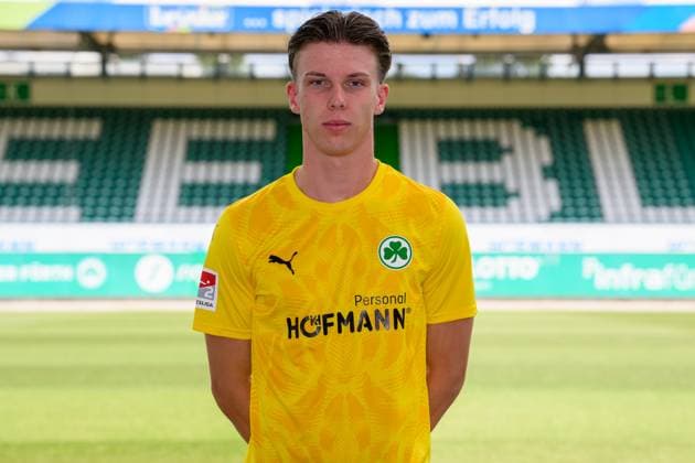 10 07 2025 SpVgg Greuther Fürth Kleeblatt Spielvereinigung 2 BL Soccer Bundesliga Season 2025 2026 Photo appointment Portrait appointment Presentation Press appointment Single photo Single photo Portrait Portrait Headshot Timo Schlieck 21, SpVgg Greuther Fürth