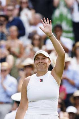 Tennis: Wimbledon championships Amanda Anisimova of the United States acknowledges the crowd after winning a women s singles semifinal against Belarusian Aryna Sabalenka at the Wimbledon tennis tournament in London on July 10, 2025.  A14AA0004717643P