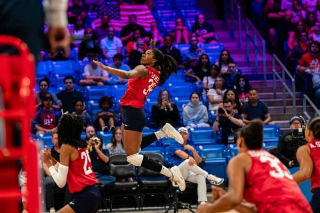 (250711) -- ARLINGTON, July 11, 2025 -- Stephanie Samedy (top) of the United States spikes during the match between the United States and Dominican Republic at the Women s Volleyball Nations League (VNL) 2025 in Arlington, the United States, July 10, 2025. (Photo by Chen Chen Xinhua) (SP)U.S.-ARLINGTON-VOLLEYBALL-NATIONS LEAGUE-WOMEN XuxJianmei 