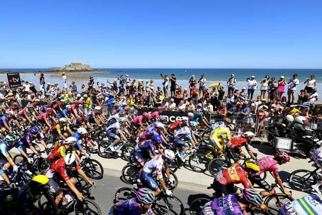 The pack of riders pictured at the start of stage seven of the 2025 Tour de France cycling, from Saint-Malo to Mur-de-Bretagne (194 km), on Friday 11 July 2025 in France. The 112th edition of the Tour de France starts on Saturday 5 July in Lille, France, and will finish in Paris, France on the 27th of July. DAVIDxPINTENS  x128890536x
