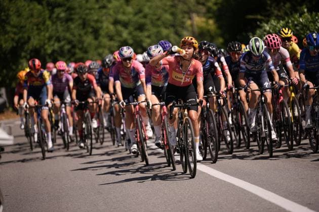 The pack rides during the 6th stage of the Giro d™Italia Women, from Bellaria-Igea Marina to Terre Roveresche, Italy Friday, July 11, 2025. - cycling .  Copyright: xMarcoxAlpozzi LaPressex