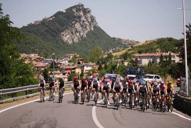 The pack rides during the 6th stage of the Giro d™Italia Women, from Bellaria-Igea Marina to Terre Roveresche, Italy Friday, July 11, 2025. - cycling .  Copyright: xMarcoxAlpozzi LaPressex