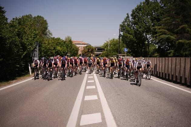 The pack rides during the 6th stage of the Giro d™Italia Women, from Bellaria-Igea Marina to Terre Roveresche, Italy Friday, July 11, 2025. - cycling .  Copyright: xMarcoxAlpozzi LaPressex