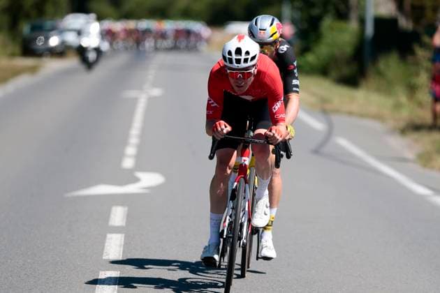 Tour de France 2025 Stage 7 MUR-DE-BRETAGNE GUERLEDAN, FRANCE - JULY 11 : Van Aert Wout (BEL) of Team Visma Lease a Bike and Schmid Mauro (SUI) of Team Jayco AlUla during stage 7 of the 112th edition of Tour de France an UCI World Tour 2.UWT cycling road race stage for Men Elite of 194 km with start in Saint-Malo and finish in Mur-de-Bretagne Guerledan on July 11, 2025 in Mur-de-Bretagne Guerledan, France, 11 07 2025 ( Motordriver Kenny Verfaillie - Mur-de-Bretagne Guerledan France  Copyright: xLucaxBettinix