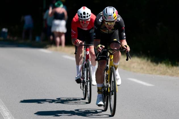 Tour de France 2025 Stage 7 MUR-DE-BRETAGNE GUERLEDAN, FRANCE - JULY 11 : Van Aert Wout (BEL) of Team Visma Lease a Bike and Schmid Mauro (SUI) of Team Jayco AlUla during stage 7 of the 112th edition of Tour de France an UCI World Tour 2.UWT cycling road race stage for Men Elite of 194 km with start in Saint-Malo and finish in Mur-de-Bretagne Guerledan on July 11, 2025 in Mur-de-Bretagne Guerledan, France, 11 07 2025 ( Motordriver Kenny Verfaillie - Mur-de-Bretagne Guerledan France  Copyright: xLucaxBettinix