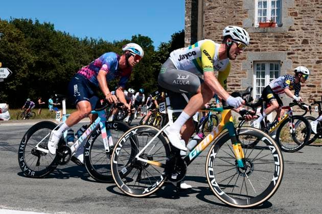 Tour de France 2025 Stage 7 MUR-DE-BRETAGNE GUERLEDAN, FRANCE - JULY 11 : Durbridge Luke (AUS) of Team Jayco AlUla, Ackermann Pascal (GER) of Israel - Premier Tech during stage 7 of the 112th edition of Tour de France an UCI World Tour 2.UWT cycling road race stage for Men Elite of 194 km with start in Saint-Malo and finish in Mur-de-Bretagne Guerledan on July 11, 2025 in Mur-de-Bretagne Guerledan, France, 11 07 2025 ( Motordriver Kenny Verfaillie - Mur-de-Bretagne Guerledan France  Copyright: xLucaxBettinix