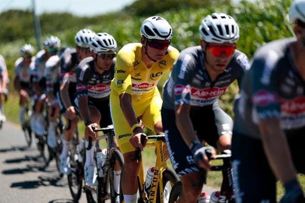 Tour de France 2025 Stage 7 MUR-DE-BRETAGNE GUERLEDAN, FRANCE - JULY 11 : Van der Poel Mathieu (NED) of Alpecin - Deceuninck during stage 7 of the 112th edition of Tour de France an UCI World Tour 2.UWT cycling road race stage for Men Elite of 194 km with start in Saint-Malo and finish in Mur-de-Bretagne Guerledan on July 11, 2025 in Mur-de-Bretagne Guerledan, France, 11 07 2025 ( Motordriver Kenny Verfaillie - Mur-de-Bretagne Guerledan France  Copyright: xLucaxBettinix