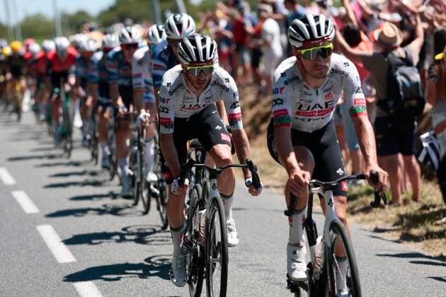 Tour de France 2025 Stage 7 MUR-DE-BRETAGNE GUERLEDAN, FRANCE - JULY 11 : Yates Adam (GBR) of UAE Team Emirates during stage 7 of the 112th edition of Tour de France an UCI World Tour 2.UWT cycling road race stage for Men Elite of 194 km with start in Saint-Malo and finish in Mur-de-Bretagne Guerledan on July 11, 2025 in Mur-de-Bretagne Guerledan, France, 11 07 2025 ( Motordriver Kenny Verfaillie - Mur-de-Bretagne Guerledan France  Copyright: xLucaxBettinix