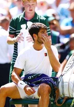 Carlos Alcaraz has problems with his eye during his semi final match Wimbledon Tennis Championships, Day 12, The All England Lawn Tennis and Croquet Club, London, UK - 11 Jul 2025London The All England Lawn Tennis and United Kingdom  Copyright: xJamesxMarsh Shutterstockx 15392288ak