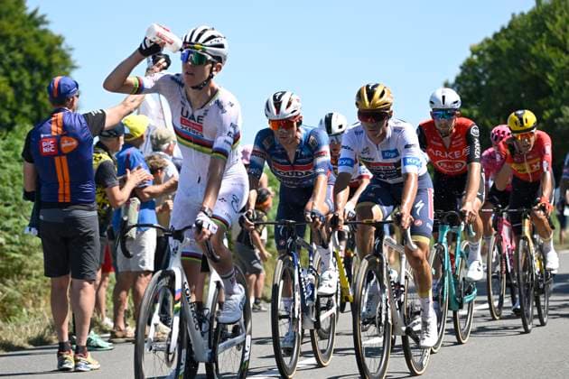 Tour de France 2025 Stage 7 MUR-DE-BRETAGNE GUERLEDAN, FRANCE - JULY 11 : Pogacar Tadej (SLO) of UAE Team Emirates, Evenepoel Remco (BEL) of Soudal Quick-Step during stage 7 of the 112th edition of Tour de France an UCI World Tour 2.UWT cycling road race stage for Men Elite of 194 km with start in Saint-Malo and finish in Mur-de-Bretagne Guerledan on July 11, 2025 in Mur-de-Bretagne Guerledan, France, 11 07 2025 ( Motordriver Kenny Verfaillie - Mur-de-Bretagne Guerledan France  Copyright: xJanxDexMeuleneirx