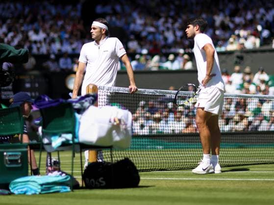 Wimbledon Championships 2025 AELTC, Day Twelve, London, UK - 11 07 2025 Taylor Fritz (USA) and Carlos Alcaraz (ESP) show concern for a member of the public who hast been taken ill in the crowd an Centre Court in the 2025 Wimbledon Championships London Wimbledon London GBR, UK NEWSPAPERS OUT Copyright: xMarkxGreenwoodx
