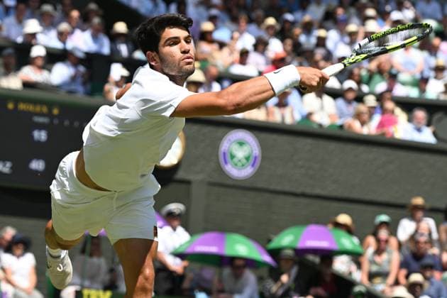 Wimbledon Tennis Championships - Day 12 LONDON, UNITED KINGDOM - JULY 11: Carlos Alcaraz of Spain plays in the Men’s singles semi-finals match against Taylor Fritz of the United States (not seen) during day twelve of The Championships Wimbledon 2025 at All England Lawn Tennis and Croquet Club on July 11, 2025 in London, United Kingdom. Ray Tang Anadolu London United Kingdom. Editorial use only. Please get in touch for any other usage.  Copyright: x2025xAnadoluxRayxTangx