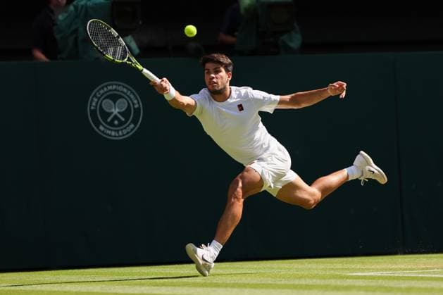 Carlos Alcaraz during his Semi-Final match Wimbledon Tennis Championships, Day 12, The All England Lawn Tennis and Croquet Club, London, UK - 11 Jul 2025London The All England Lawn Tennis and United Kingdom  Copyright: xEllaxLing Shutterstockx 15392289w