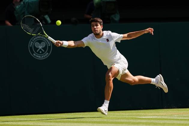 Carlos Alcaraz during his Semi-Final match Wimbledon Tennis Championships, Day 12, The All England Lawn Tennis and Croquet Club, London, UK - 11 Jul 2025London The All England Lawn Tennis and United Kingdom  Copyright: xEllaxLing Shutterstockx 15392289x