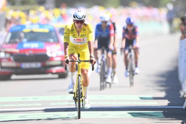 Tour de France 2025 Stage 7 MUR-DE-BRETAGNE GUERLEDAN, FRANCE - JULY 11 : Van der Poel Mathieu (NED) of Alpecin - Deceuninck during stage 7 of the 112th edition of Tour de France an UCI World Tour 2.UWT cycling road race stage for Men Elite of 194 km with start in Saint-Malo and finish in Mur-de-Bretagne Guerledan on July 11, 2025 in Mur-de-Bretagne Guerledan, France, 11 07 2025 ( Motordriver Kenny Verfaillie - Mur-de-Bretagne Guerledan France  Copyright: xVincentxKalutx