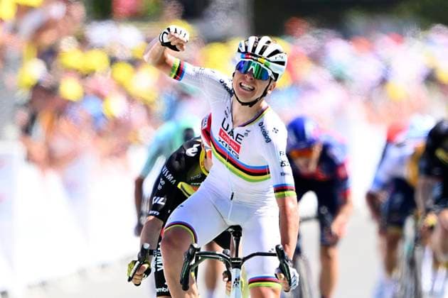 Tour de France 2025 Stage 7 MUR-DE-BRETAGNE GUERLEDAN, FRANCE - JULY 11 : Pogacar Tadej (SLO) of UAE Team Emirates wins, second place for Vingegaard Jonas (DEN) of Team Visma Lease a Bike during stage 7 of the 112th edition of Tour de France an UCI World Tour 2.UWT cycling road race stage for Men Elite of 194 km with start in Saint-Malo and finish in Mur-de-Bretagne Guerledan on July 11, 2025 in Mur-de-Bretagne Guerledan, France, 11 07 2025 ( Motordriver Kenny Verfaillie - Mur-de-Bretagne Guerledan France  Copyright: xVincentxKalutx