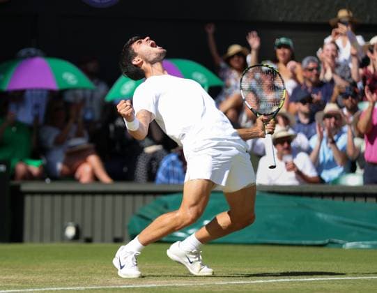 Wimbledon Championships 2025 AELTC, Day Twelve, London, UK - 11 07 2025 Carlos Alcaraz (ESP) celebrates winning his Semi final match against Taylor Fritz (USA) in the 2025 Wimbledon Championships London Wimbledon London GBR, UK NEWSPAPERS OUT Copyright: xMarkxGreenwoodx