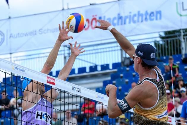 Beach volleyball, Beachvolleyball - Pro Beach Battle Masters SEEWALCHEN,AUSTRIA,11.JUL.25 - BEACH VOLLEYBALL - Beach Volleyball Tour PRO, Pro Beach Battle Masters Litzlberg. Image shows Robin Seidl and Laurenc Groessig (AUT).  GEPAxpictures xDanielaxMoser