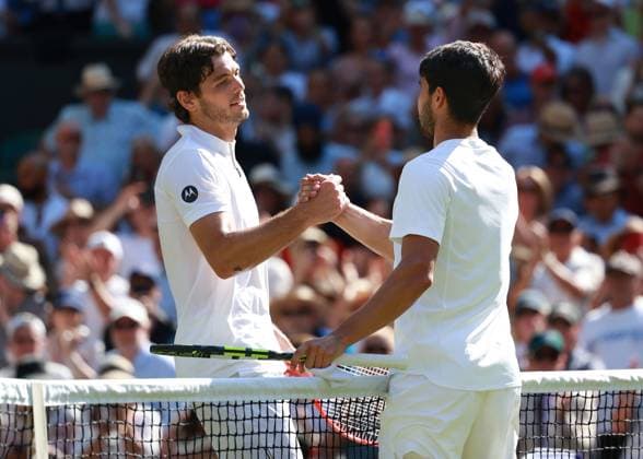 Taylor Fritz congratulates the winner Carlos Alcaraz ESP , Mens Singles, Gentlemen s Singles Tennis Wimbledon 2025 Grand Slam ITF ATP WTA AELTC London Great Britain 11 July 2025 Copyright: xJuergenxHasenkopfx
