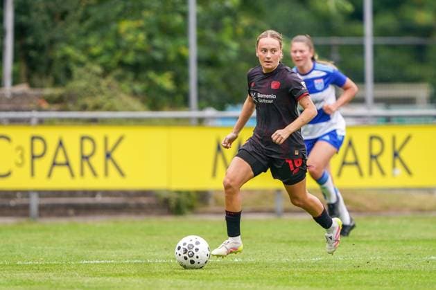 2025-07-11 PEC Zwolle Women v Bayer Leverkusen Women - Pre-season friendly WEZEP, NETHERLANDS - JULY 11: Sofie Zdebel of Bayer Leverkusen 04 during the Pre-season friendly match between PEC Zwolle Women and Bayer Leverkusen Women at Sportpark Mulderssingel on July 11, 2025 in Wezep, Netherlands. Wezep Sportpark Mulderssingel Netherlands Content not available for redistribution in The Netherlands directly or indirectly through any third parties. Copyright: xAndrexWeeningx