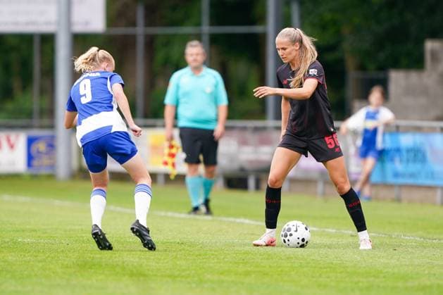 2025-07-11 PEC Zwolle Women v Bayer Leverkusen Women - Pre-season friendly WEZEP, NETHERLANDS - JULY 11: Lyanne Iedema of PEC Zwolle, Juliette Vidal of Bayer Leverkusen 04 during the Pre-season friendly match between PEC Zwolle Women and Bayer Leverkusen Women at Sportpark Mulderssingel on July 11, 2025 in Wezep, Netherlands. Wezep Sportpark Mulderssingel Netherlands Content not available for redistribution in The Netherlands directly or indirectly through any third parties. Copyright: xAndrexWeeningx