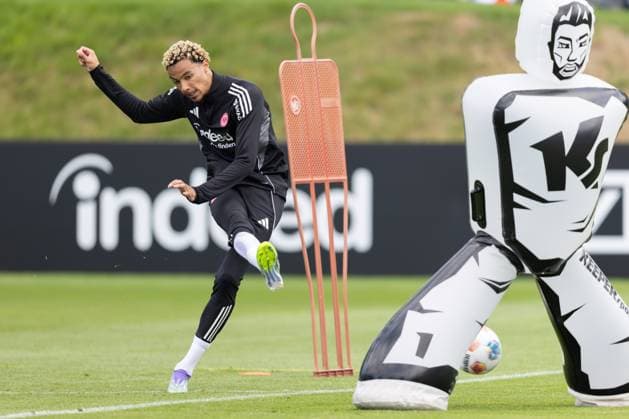 Training Eintracht Frankfurt Hugo Ekitike Eintracht Frankfurt, 11 plays the ball through the legs of the dummy defender Training of Eintracht Frankfurt on July 11, 2025 at Deutsche Bank Park in Frankfurt am Main , Frankfurt am Main Hessen Germany Deutsche Bank Park
