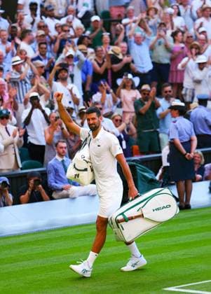 Novak Djokovic waves to the crowd after defeat in his semi final match Wimbledon Tennis Championships, Day 12, The All England Lawn Tennis and Croquet Club, London, UK - 11 Jul 2025London The All England Lawn Tennis and United Kingdom  Copyright: xJavierxGarcia Shutterstockx 15392287dt