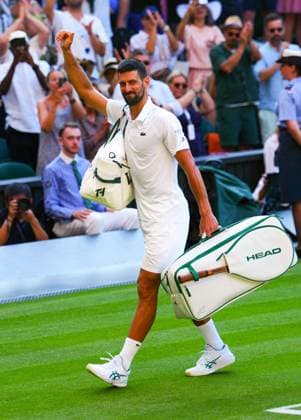 Novak Djokovic waves to the crowd after defeat in his semi final match Wimbledon Tennis Championships, Day 12, The All England Lawn Tennis and Croquet Club, London, UK - 11 Jul 2025London The All England Lawn Tennis and United Kingdom  Copyright: xJavierxGarcia Shutterstockx 15392287du