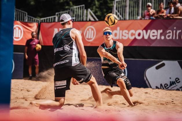 Beach volleyball men Allianz German Beach Tour 2025 Tourstop Munich 11 07 2025 Jonas Reinhardt plays the ball Munich Central University Sports Munich Bavaria Germany