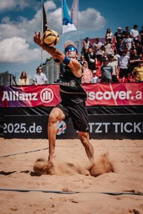 Beach volleyball men Allianz German Beach Tour 2025 Tourstop Munich 11 07 2025 Tilo Rietschel plays the ball Munich Central University Sports Munich Bavaria Germany