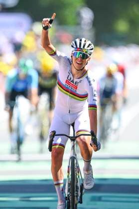Tour de France 2025 Stage 7 MUR-DE-BRETAGNE GUERLEDAN, FRANCE - JULY 11 : Pogacar Tadej (SLO) of UAE Team Emirates - XRG during stage 7 of the 112th edition of Tour de France an UCI World Tour 2.UWT cycling road race stage for Men Elite of 194 km with start in Saint-Malo and finish in Mur-de-Bretagne Guerledan on July 11, 2025 in Mur-de-Bretagne Guerledan, France, 11 07 2025 ( Motordriver Kenny Verfaillie - Mur-de-Bretagne Guerledan France  Copyright: xVincentxKalutx