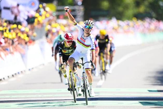 Tour de France 2025 Stage 7 MUR-DE-BRETAGNE GUERLEDAN, FRANCE - JULY 11 : Vingegaard Jonas (DEN) of Team Visma - Lease a Bike, Pogacar Tadej (SLO) of UAE Team Emirates - XRG during stage 7 of the 112th edition of Tour de France an UCI World Tour 2.UWT cycling road race stage for Men Elite of 194 km with start in Saint-Malo and finish in Mur-de-Bretagne Guerledan on July 11, 2025 in Mur-de-Bretagne Guerledan, France, 11 07 2025 ( Motordriver Kenny Verfaillie - Mur-de-Bretagne Guerledan France  Copyright: xVincentxKalutx